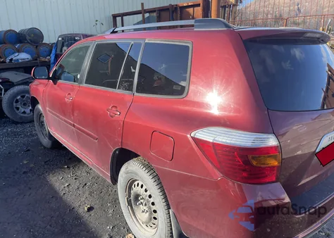 2010 Toyota Highlander Base V6 z USA, uszkodzony, nr VIN 5TDBK3EHXAS024422